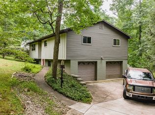 52 Oak Leaf Dr, Parkersburg, WV 26104