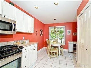 3rd image of 16 Stone Gate Ct