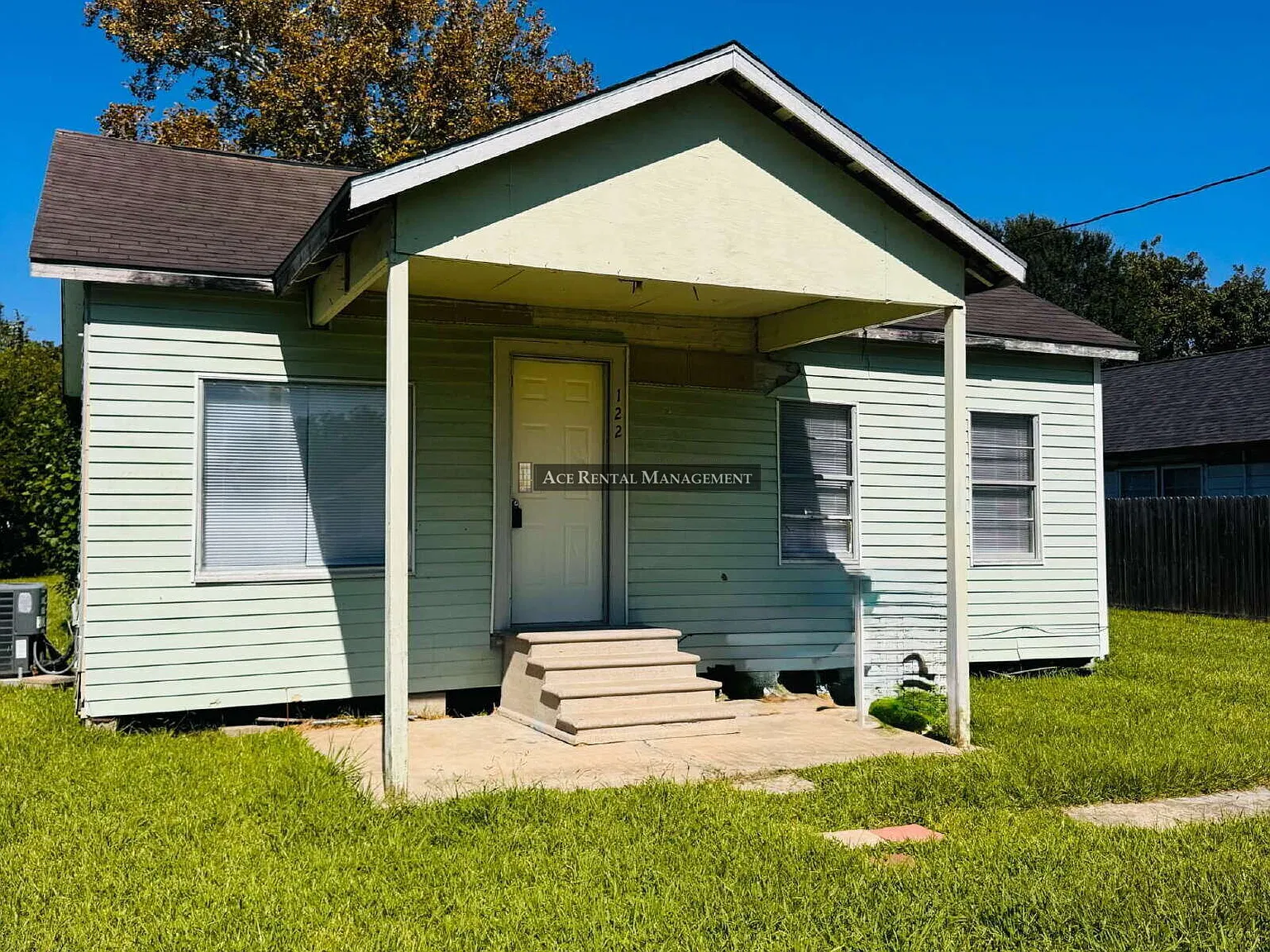 Two-Bedroom Single-Family Home Nestled Away in Nederland, TX! — Photo 1