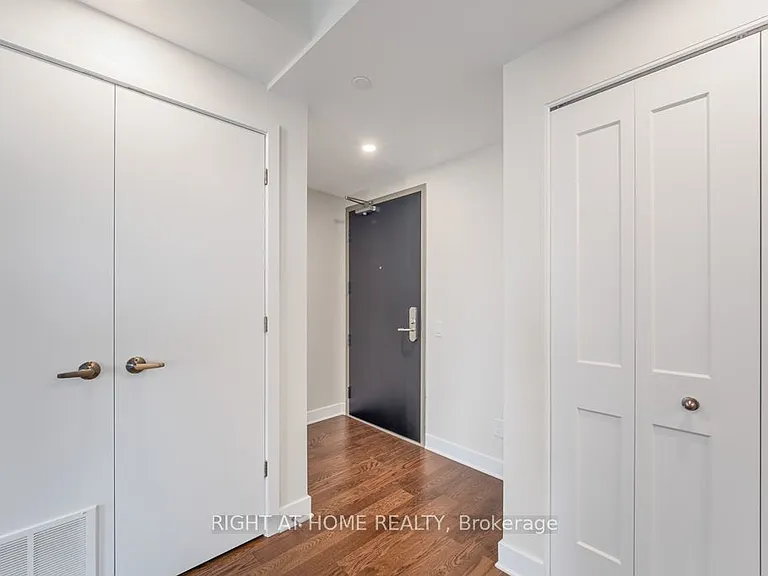 180 George St #1403 — Photo 21