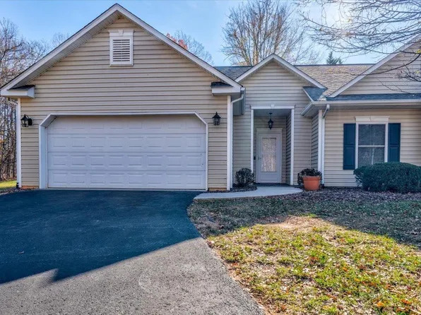 76 Fairway Oaks Dr, Hardy, VA 24101