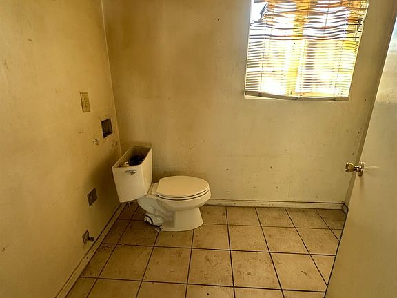 4th image of 905 Pearl St