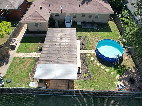 2nd image of 1905 Phelps Dr