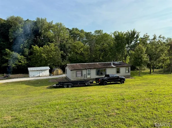 2740 Mullins Rd, Millstadt, IL 62260