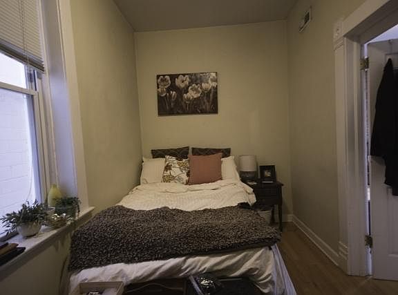 5th image of 1746 W Beach Ave #3