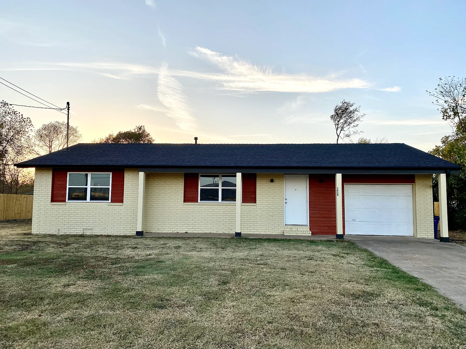 3 bed, 1227 sqft, $1,600 — Photo 1