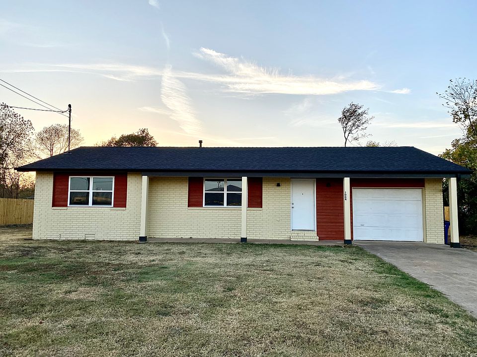 1st image of 1004 SE Moberly Ln