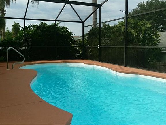 5th image of 887 Park Valley Cir