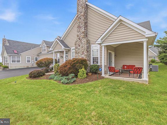2nd image of 1100 Hulnick Rd #438-61