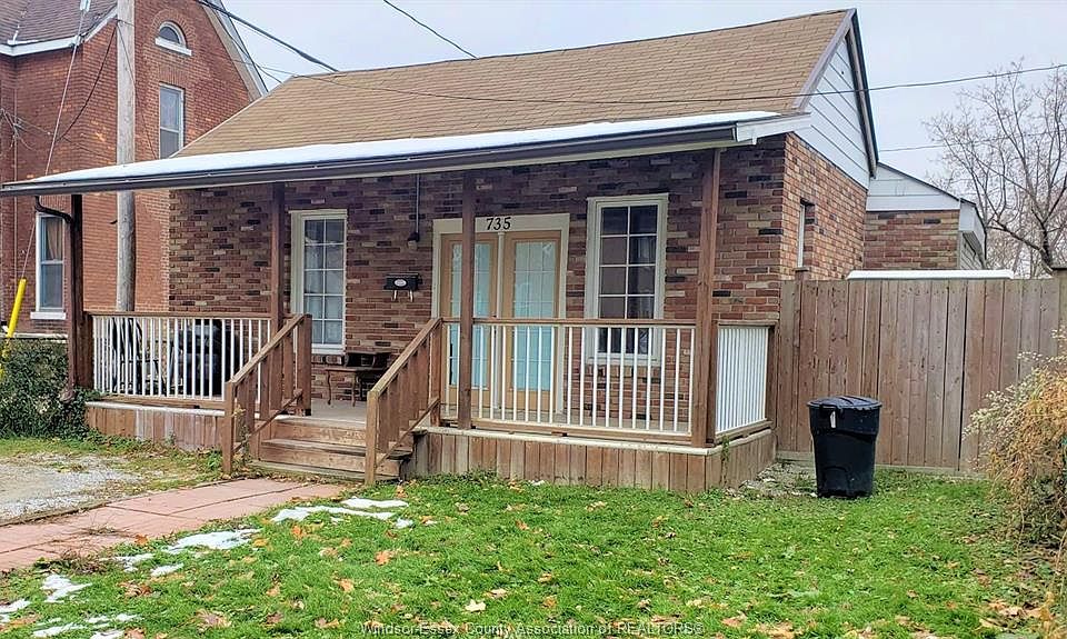 1st image of 735 University Ave E