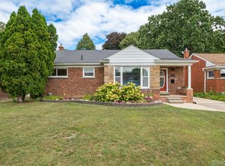 23550 Scotia Rd, Oak Park, MI 48237