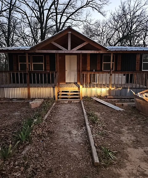 148 E Golden Oaks Dr — Photo 1