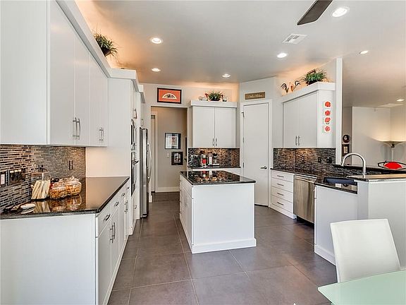 5th image of 10800 NW 118th Pl
