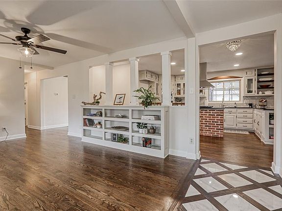 3rd image of 800 N 11th St