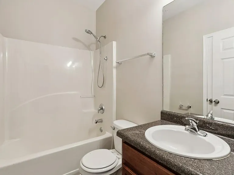 739 Prince Pl NW — Photo 5