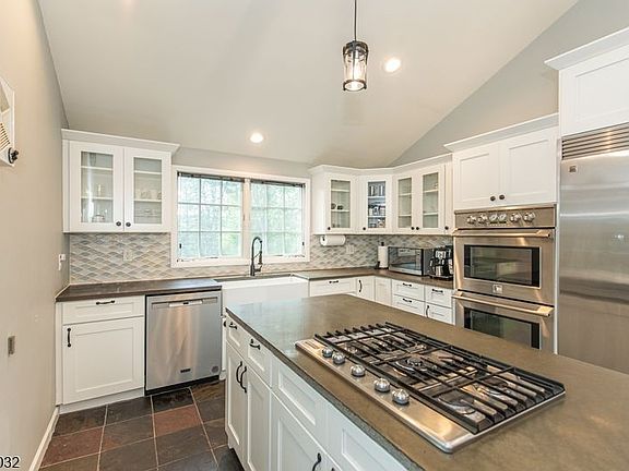 4th image of 63 Egbert Ave
