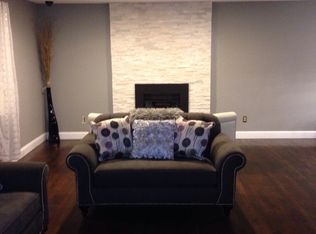 37 Fleets Cove Rd, Huntington, NY 11743