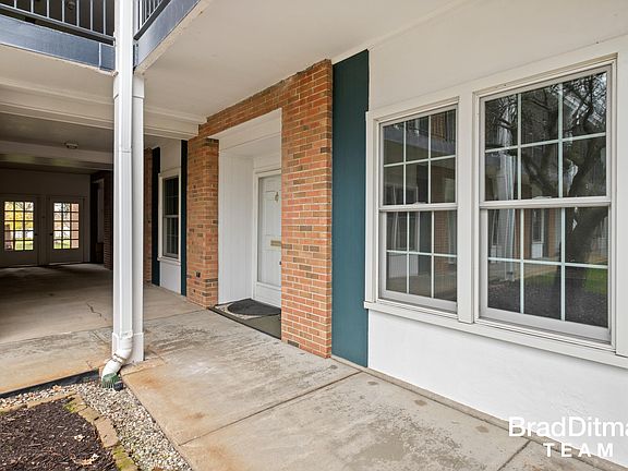 3rd image of 2311 Wealthy St SE APT 2