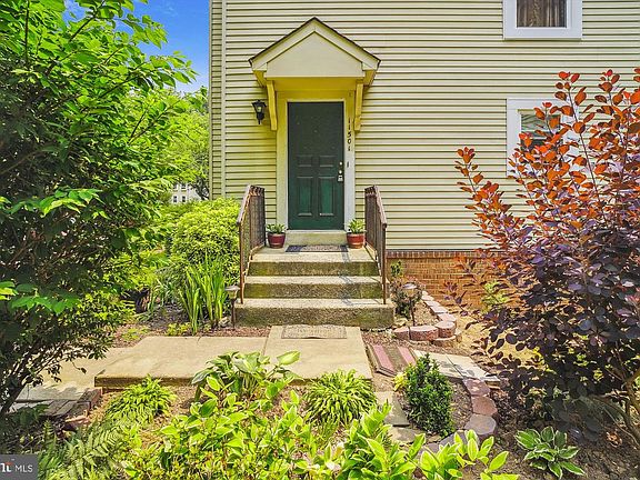 3rd image of 11501 Summer Oak Dr