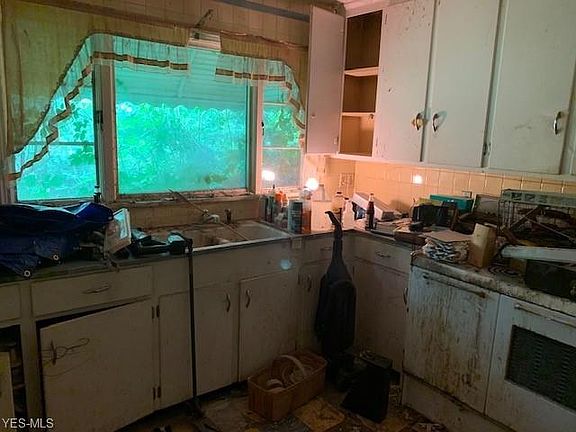 5th image of 37 Beechwood Dr