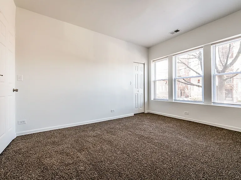 10901 S Vernon — Photo 8