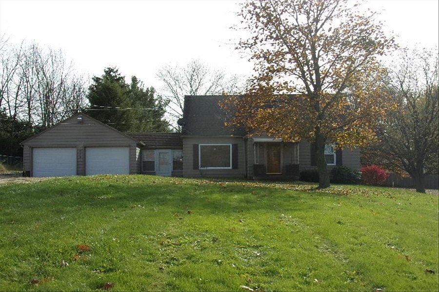 1st image of 934 Robinson Ave