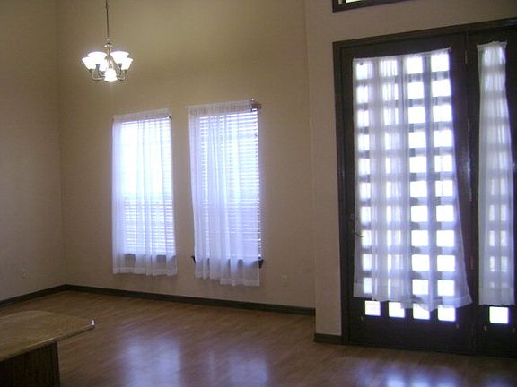 5th image of 1009 Dennise Ct