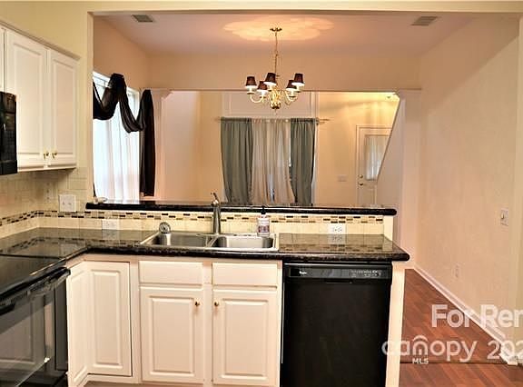 5th image of 3326 Elizabeth Glen Dr
