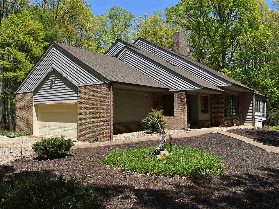 1st image of 143 Woodland Pl