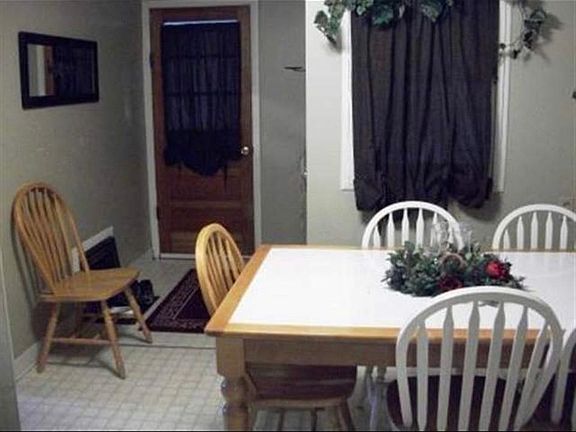 4th image of 2721 Evans Ave #1