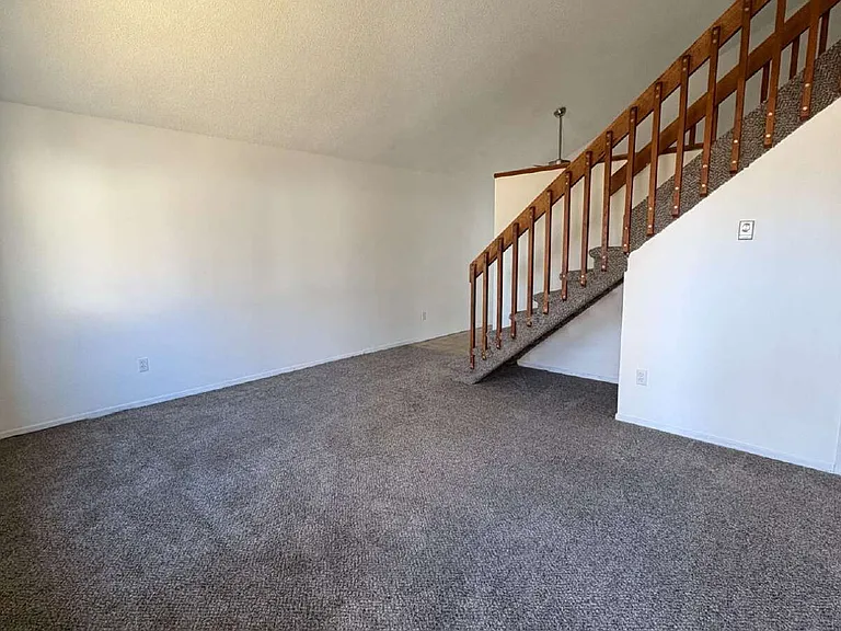 820 Bennett Ave — Photo 2