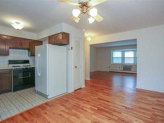 4th image of 8 Essex Ln APT 2709