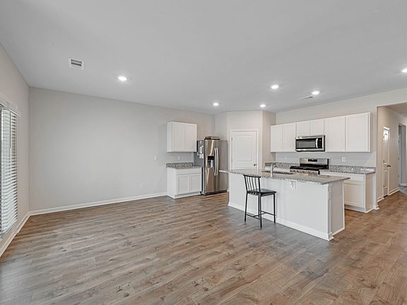3rd image of 8277 Jesse Way