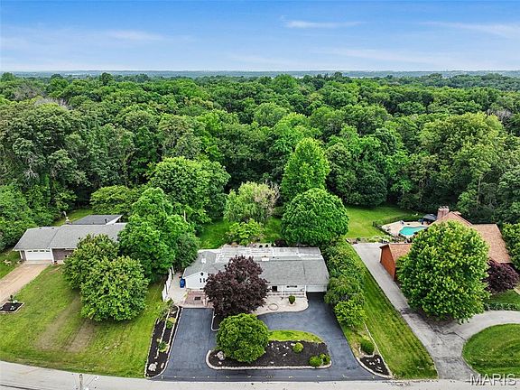 4th image of 55 Garden Ln