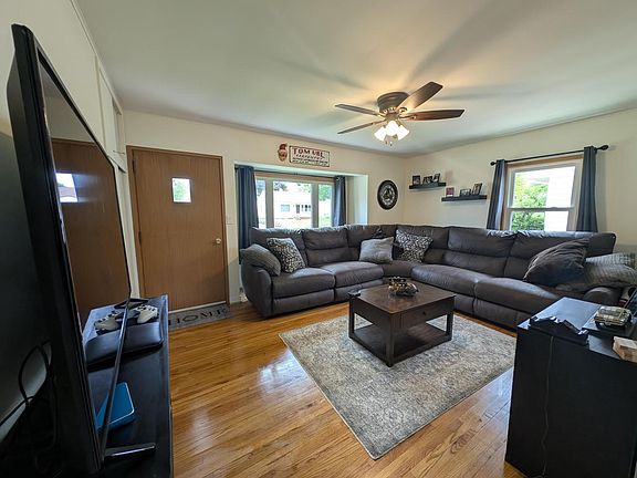 3rd image of 4059 S Alexander AVENUE