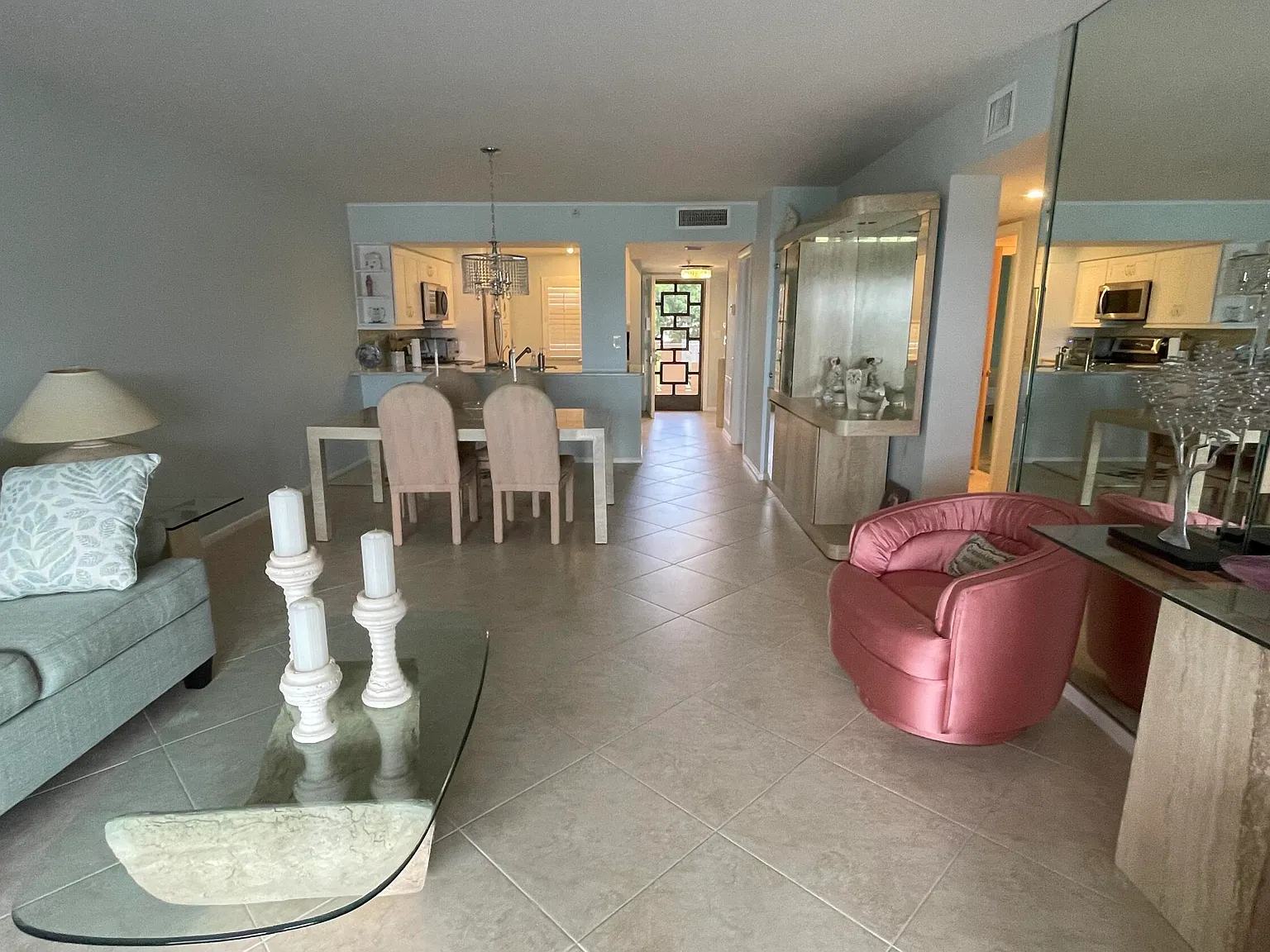 2 bed, 2.0 bath, 1230 sqft, $4,500 — Photo 2