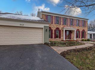 717 Hickory Ln, Carol Stream, IL 60188