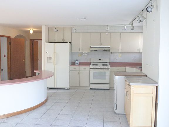 5th image of 250 Cambridge Ave