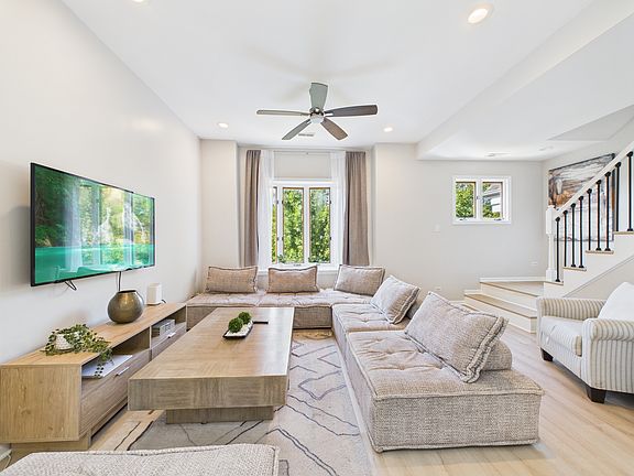 4th image of 3043 N Southport Ave #2