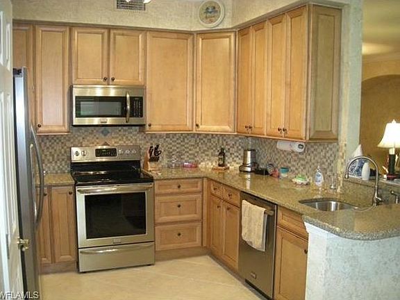 5th image of 3986 Bishopwood Ct W Unit 102