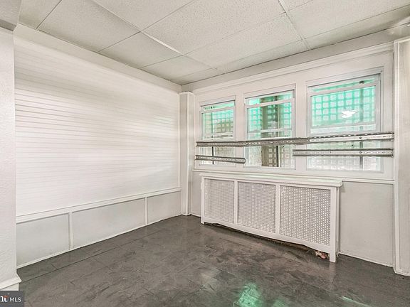 4th image of 6021 Elmwood Ave
