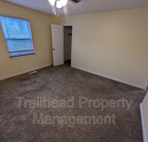307 NE Timbercreek Dr — Photo 16