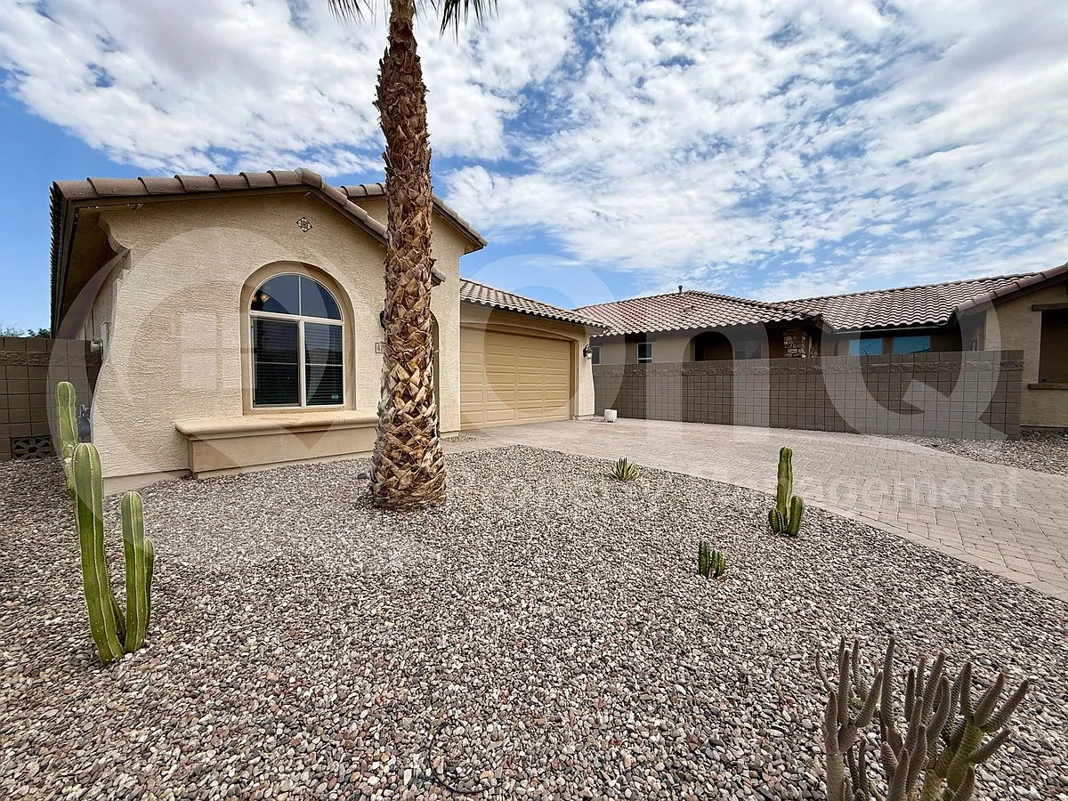 3 bed, 2.5 bath, 1803 sqft, $2,399 — Photo 2