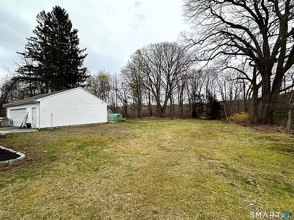 4th image of 320 Halls Hill Rd