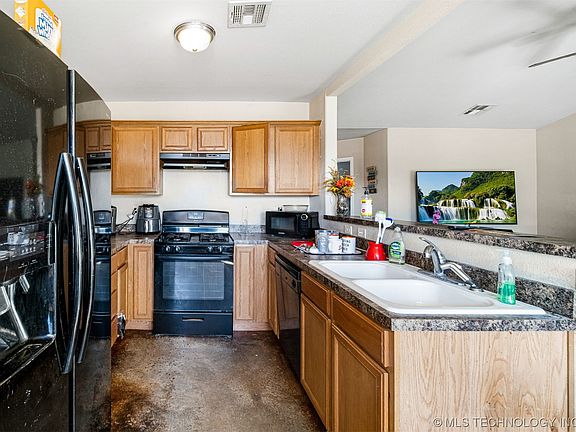 2nd image of 3508 E Vail St