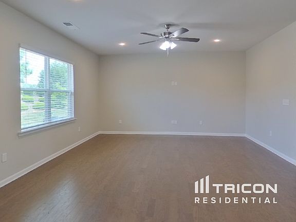2nd image of 280 Paulownia Cir