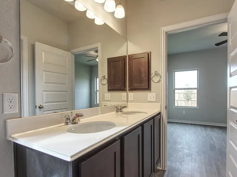 5423 Devils Gate — Photo 7
