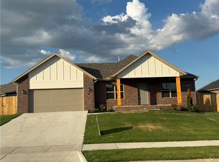 90 W Watson Ln, Farmington, AR 72730
