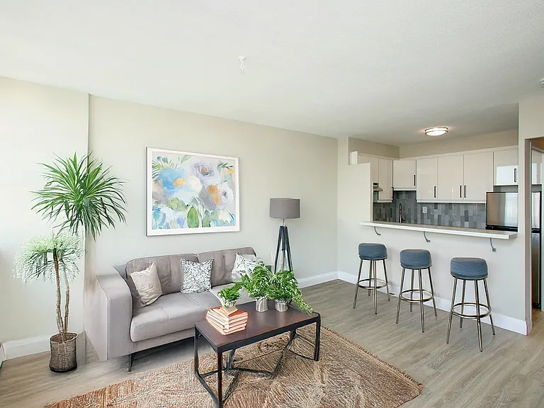 40 Pleasant Blvd — Photo 32