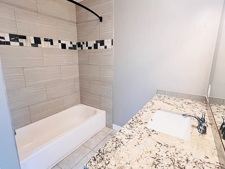 1202 S Cloverdale St — Photo 16